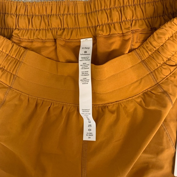 Lululemon Hotty Hot Short II *2.5"
Fools Gold NWT - Picture 5 of 5